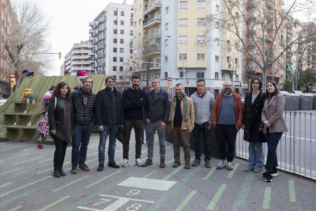 Responsables de urbanismo del Ayuntamiento de Barcelona, de la Escuela Elisava y de la empresa Benito durante la visita al VORA